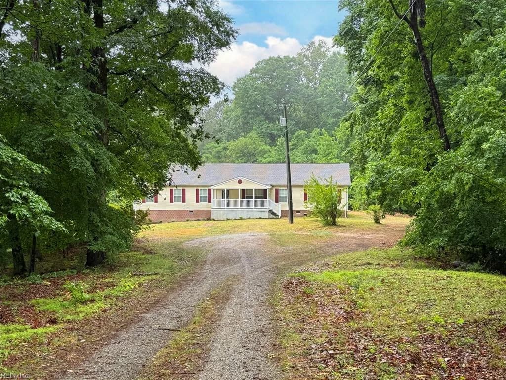 3154 Pond LN, GLOUCESTER VA 23061 - Main photo