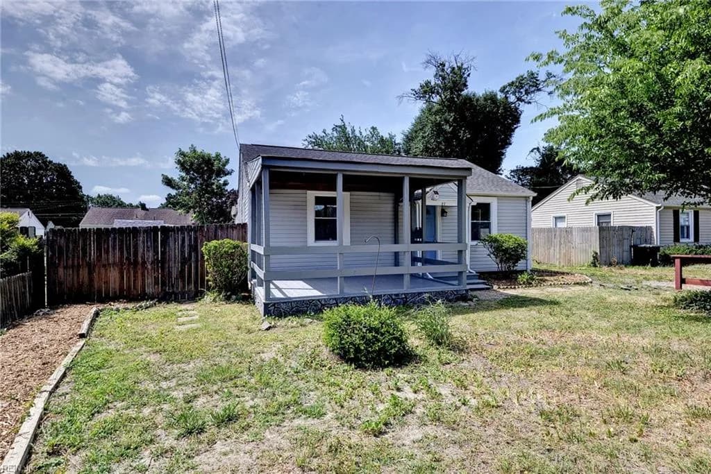 27 Crestwood CIR, HAMPTON VA 23669 - Photo 4