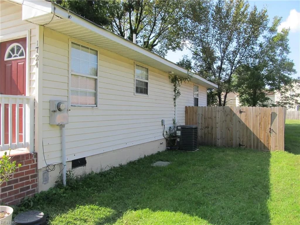 1724 Shell RD, CHESAPEAKE VA 23323 - Photo 3