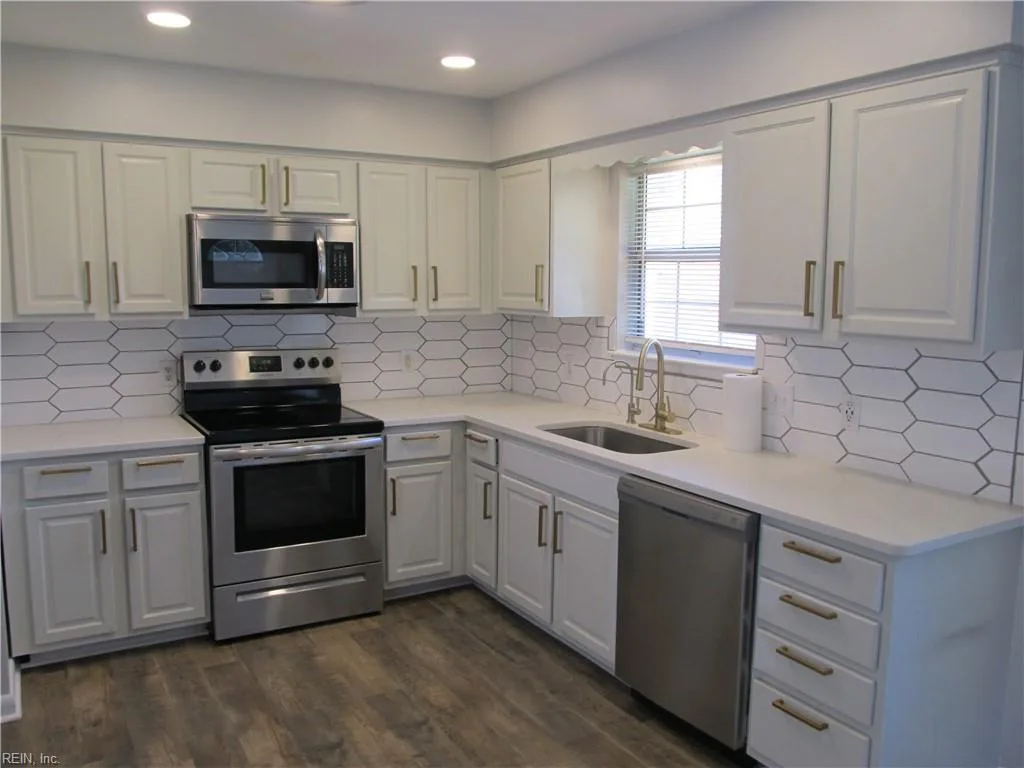 1724 Shell RD, CHESAPEAKE VA 23323 - Photo 4