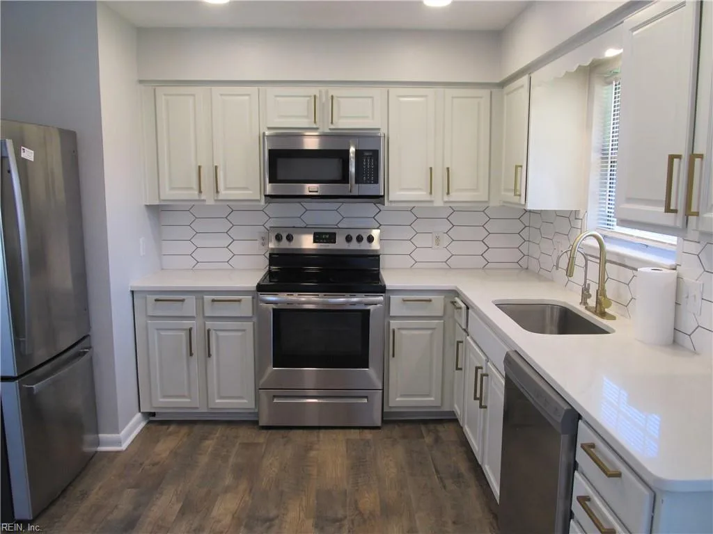 1724 Shell RD, CHESAPEAKE VA 23323 - Photo 5