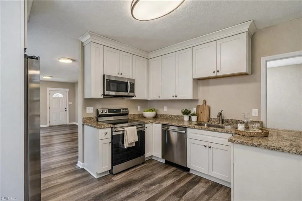 1711 Bay AVE, HAMPTON VA 23661 - Photo 5
