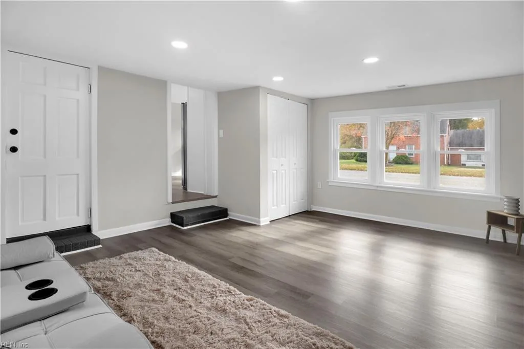 7 E Lewis RD, HAMPTON VA 23666 - Photo 5