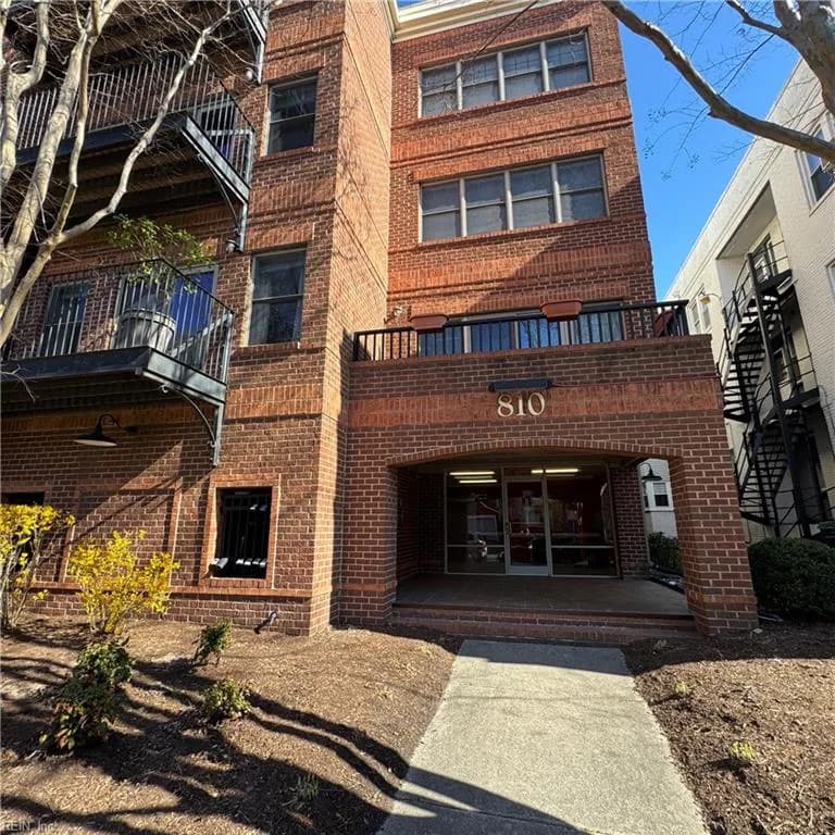 810 W Princess Anne RD #303, NORFOLK VA 23517 - Main photo