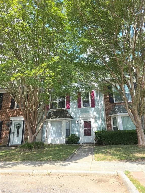 304 Arabian CIR, YORKTOWN VA 23693 - Photo 3