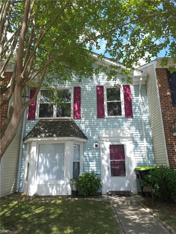 304 Arabian CIR, YORKTOWN VA 23693 - Photo 4