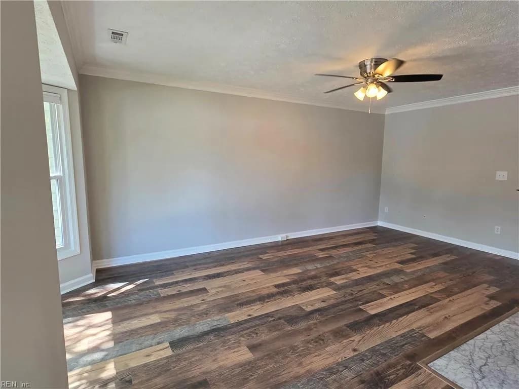 304 Arabian CIR, YORKTOWN VA 23693 - Photo 5