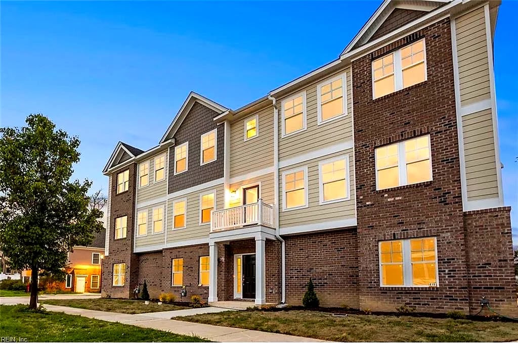 619 Commonwealth DR, YORKTOWN VA 23693