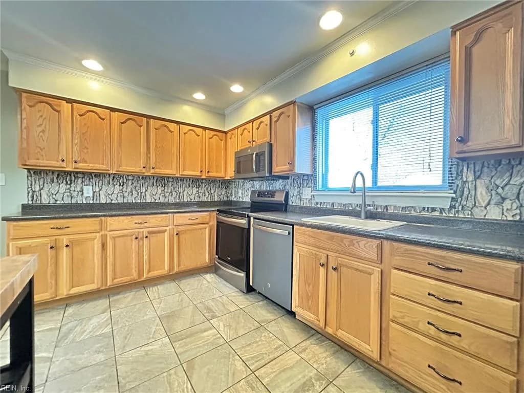 604 Cambria CT, VIRGINIABEACH VA 23455 - Photo 3
