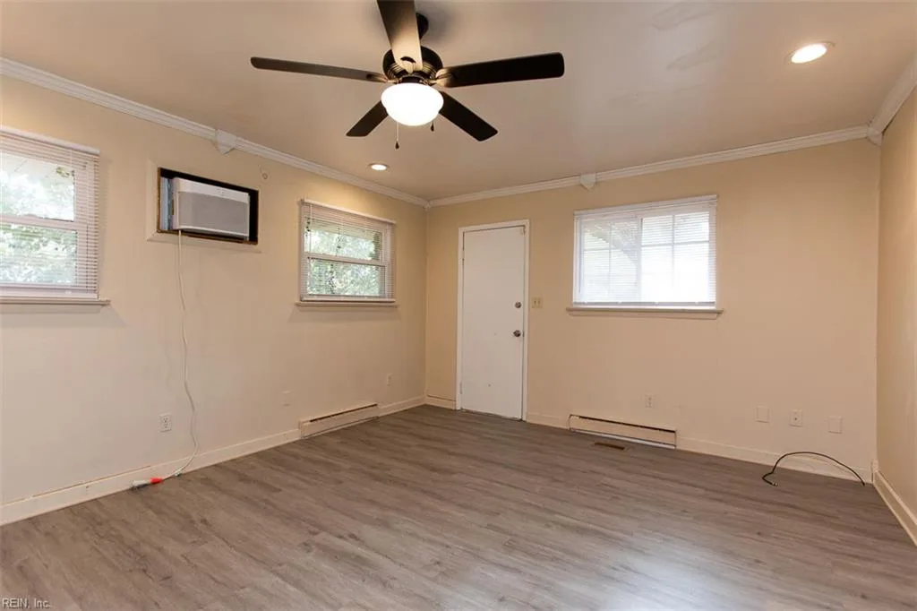 10 Warren DR, NEWPORTNEWS VA 23608 - Main photo