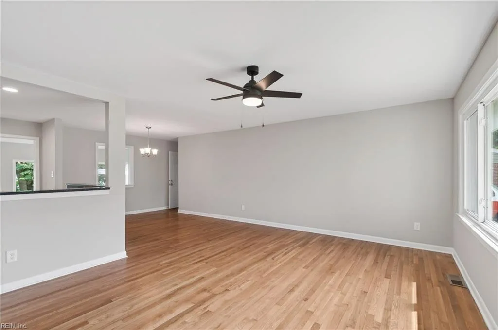 13 Meadowbrook DR, HAMPTON VA 23666 - Photo 4