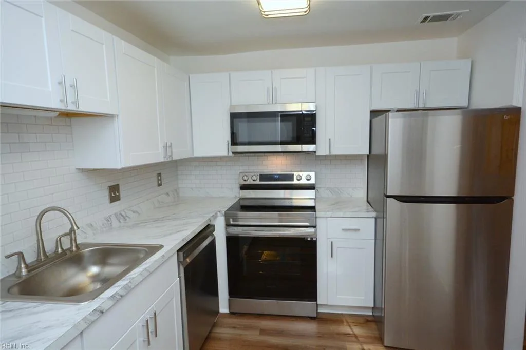 397 Deputy LN #A, NEWPORTNEWS VA 23608 - Photo 3