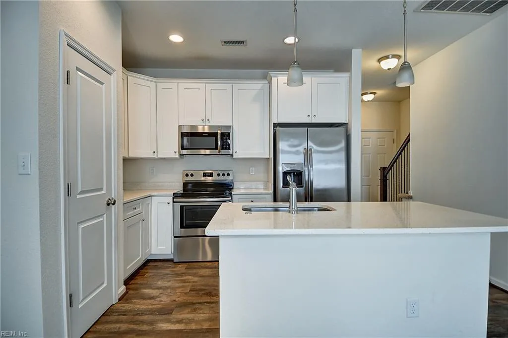 139 S Budding AVE, VIRGINIABEACH VA 23452 - Photo 3