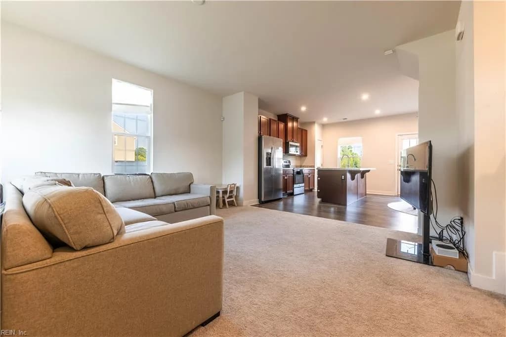 281 Goldenstar LN, PORTSMOUTH VA 23701 - Photo 5