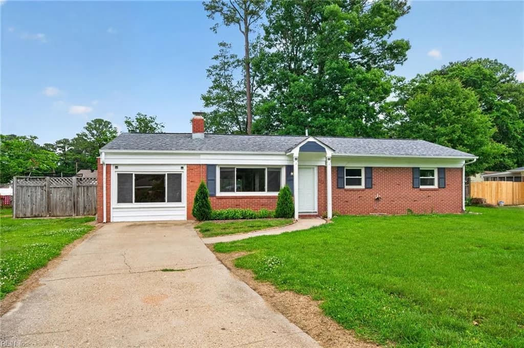 313 Sparrow RD, CHESAPEAKE VA 23325 - Photo 2