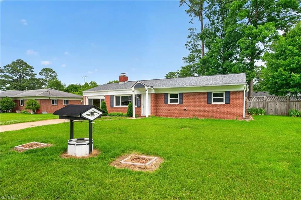 313 Sparrow RD, CHESAPEAKE VA 23325 - Photo 4