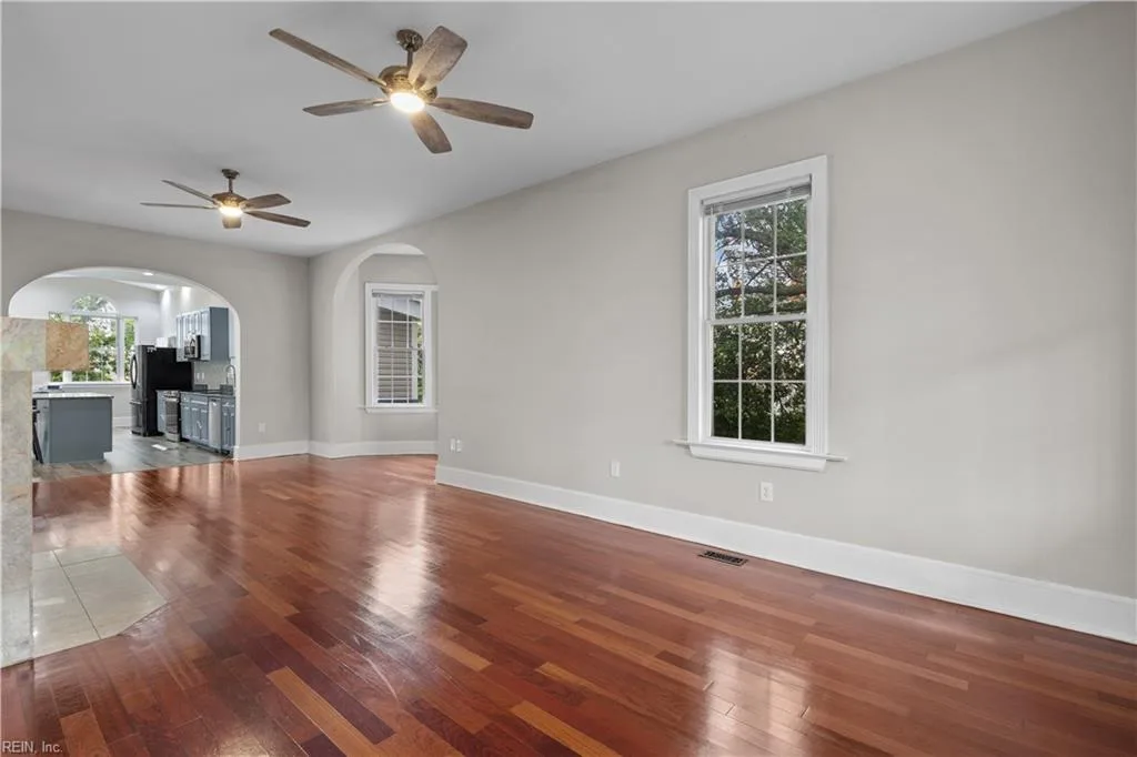 421 E Pembroke AVE, HAMPTON VA 23669 - Photo 4