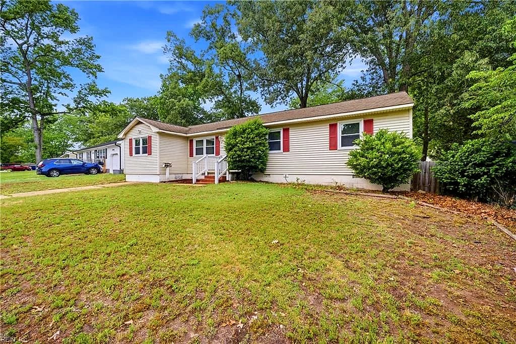 218 Collins DR, NEWPORT NEWS VA 23601 - Photo 3