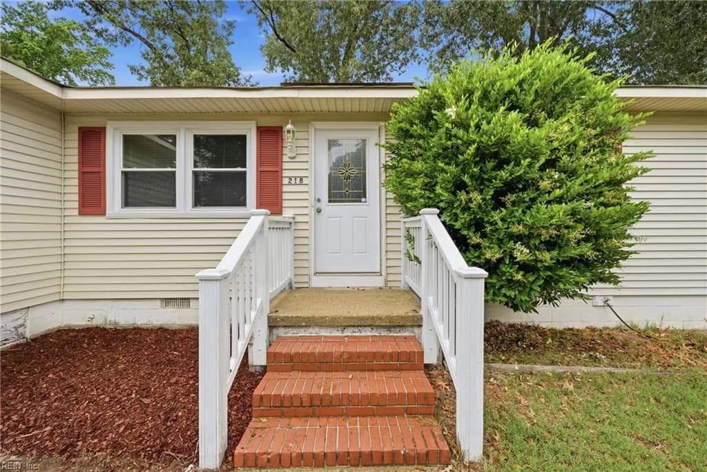 218 Collins DR, NEWPORTNEWS VA 23601 - Photo 4