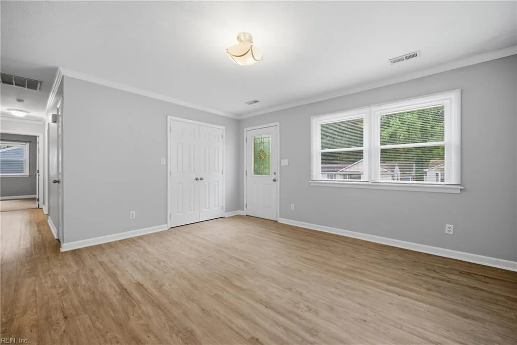 218 Collins DR, NEWPORTNEWS VA 23601 - Photo 5