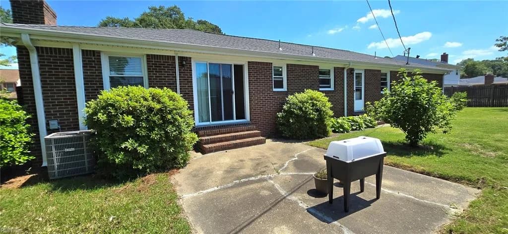2444 Everglades RD, NORFOLK VA 23518 - Photo 5