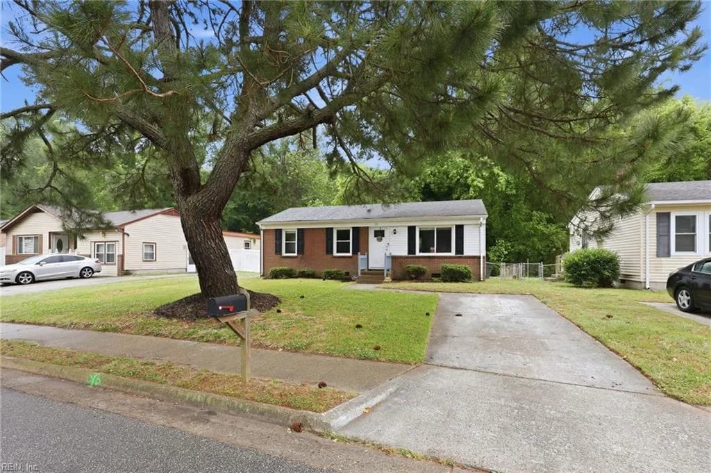 25 Rendon DR, HAMPTON VA 23666 - Photo 3