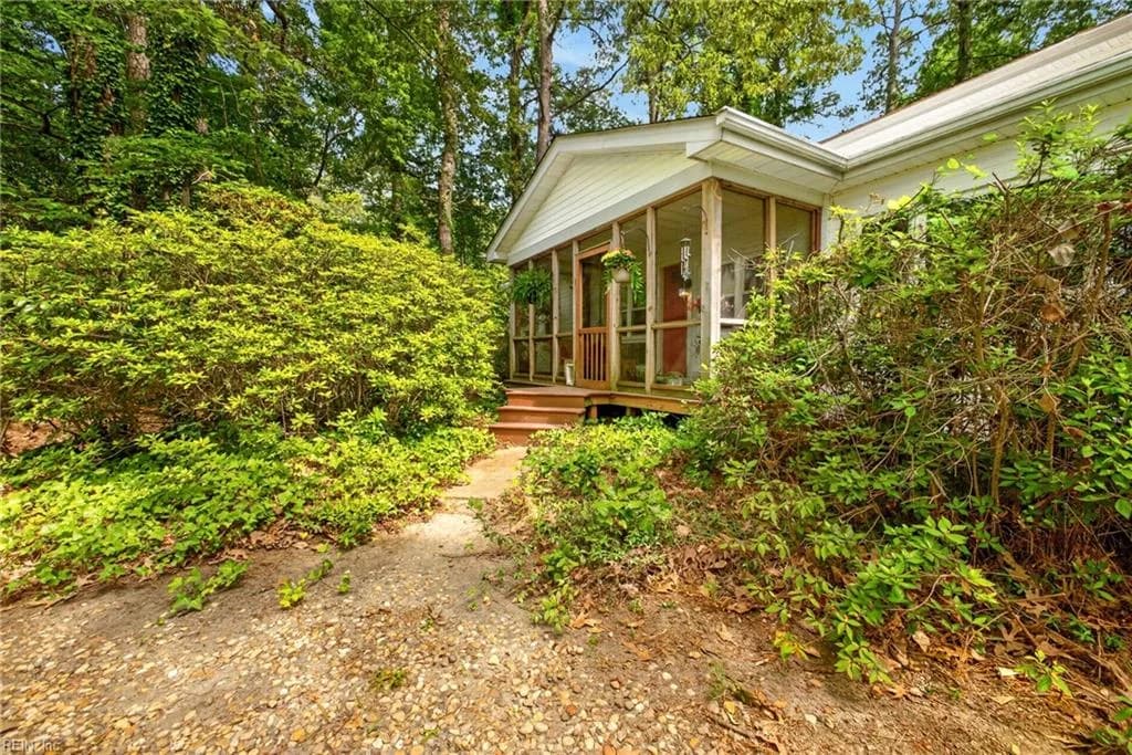 1137 Inland RD, CHESAPEAKE VA 23322 - Photo 4