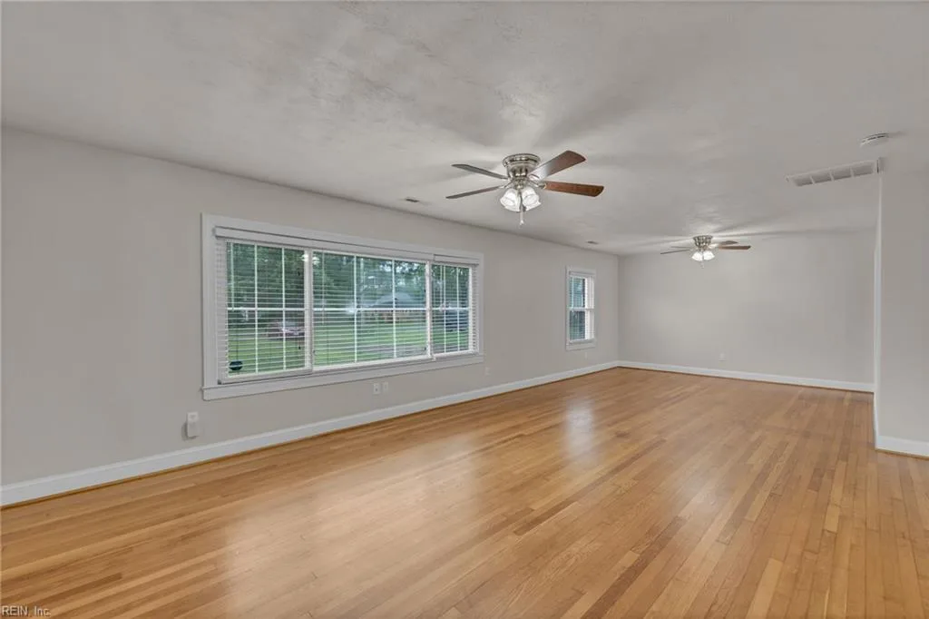 525 Dove DR, CHESAPEAKE VA 23322 - Photo 5