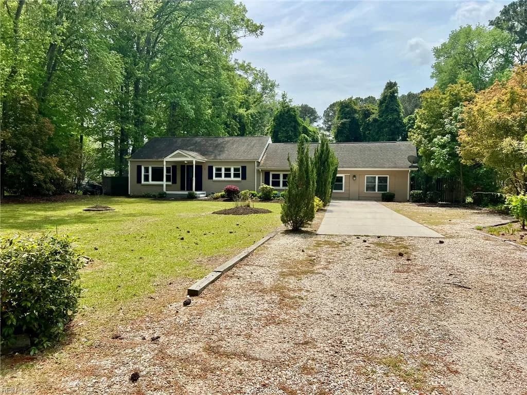201 Frank DR, CHESAPEAKE VA 23322 - Photo 2