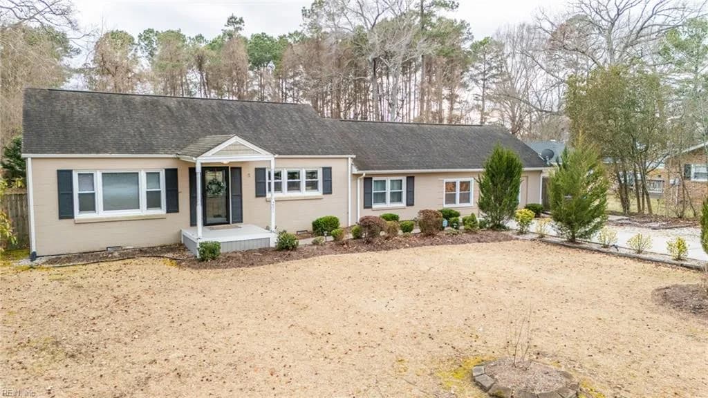 201 Frank DR, CHESAPEAKE VA 23322 - Photo 3