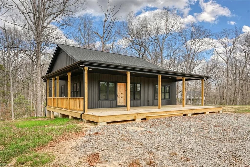 295 Equestrian Landing TRL, BUMPASS VA 23024