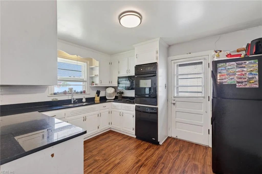 119 Bruce PL, PORTSMOUTH VA 23707 - Photo 4