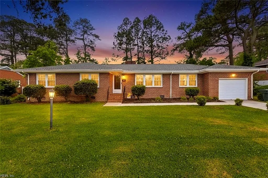 413 Shoreline DR, Hampton — 3 bed Residential, 2,116 sqft
