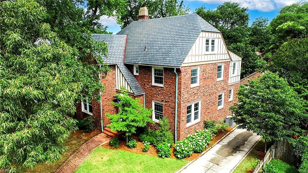 7420 N Shore RD, Norfolk — 4 bed Residential, 2,820 sqft
