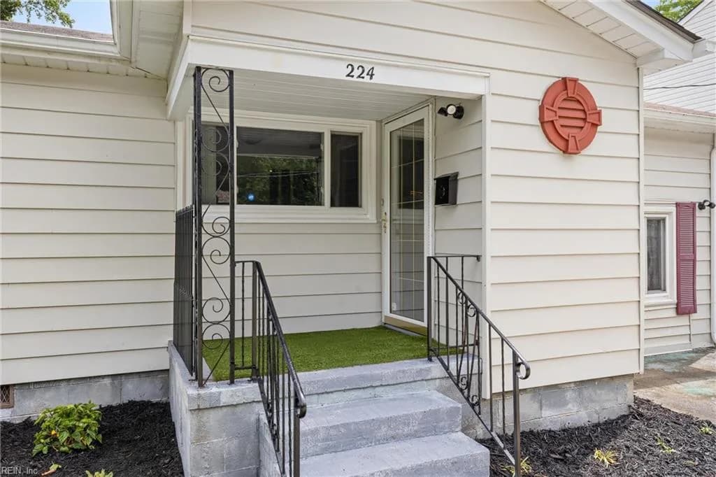 224 Chamberlin AVE W, HAMPTON VA 23663 - Photo 3