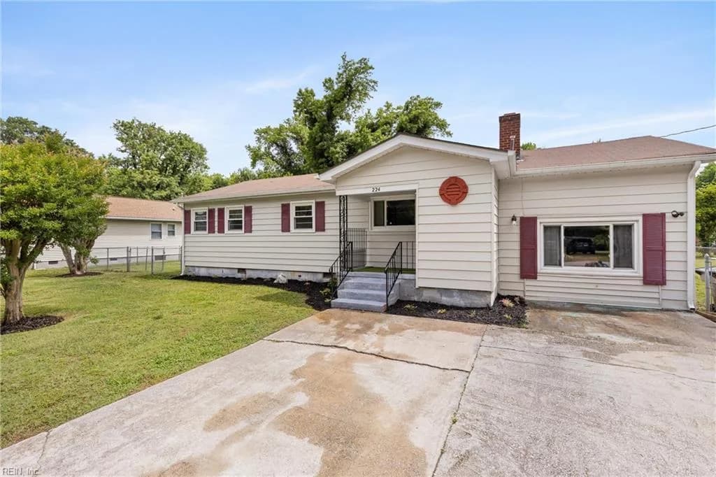 224 Chamberlin AVE W, HAMPTON VA 23663 - Photo 4