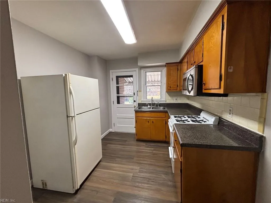 8 Rip Rap RD, HAMPTON VA 23669 - Photo 4