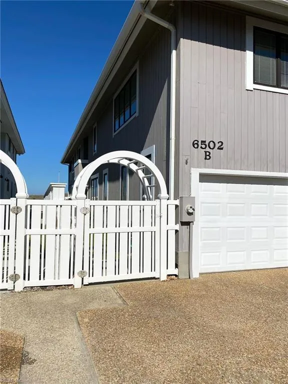 6502 Ocean Front AVE #B, Virginia Beach — 4 bed Residential, 2,627 sqft