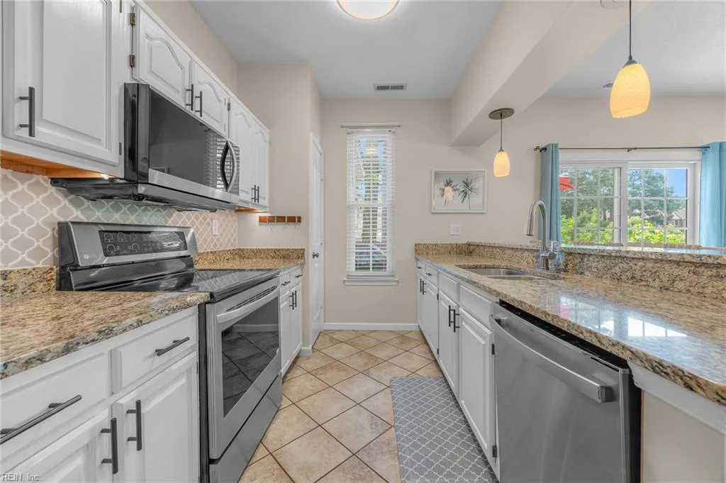 557 Englehard DR, VIRGINIABEACH VA 23462 - Photo 3