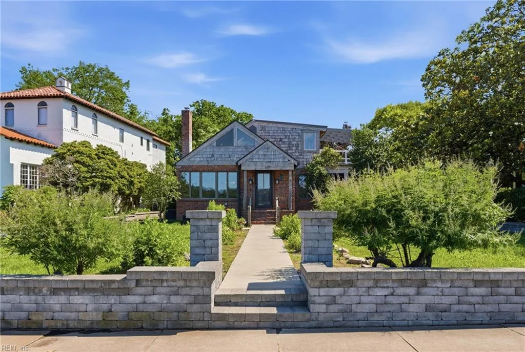 607 Mayflower RD, Norfolk — 4 bed Residential, 2,893 sqft