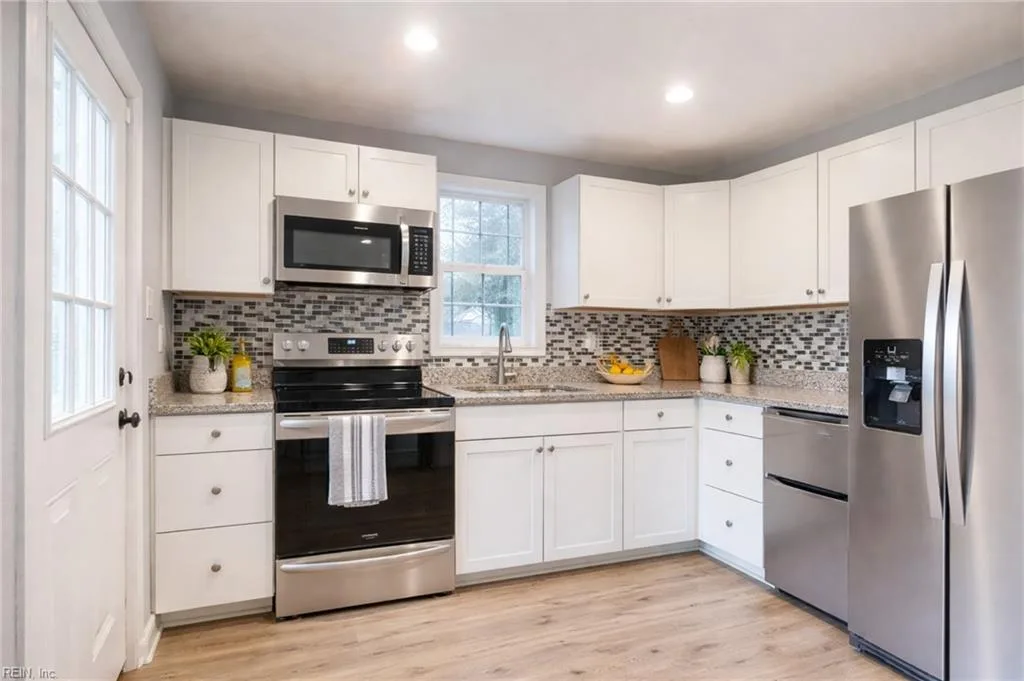 930 19th ST, NEWPORTNEWS VA 23607 - Photo 5