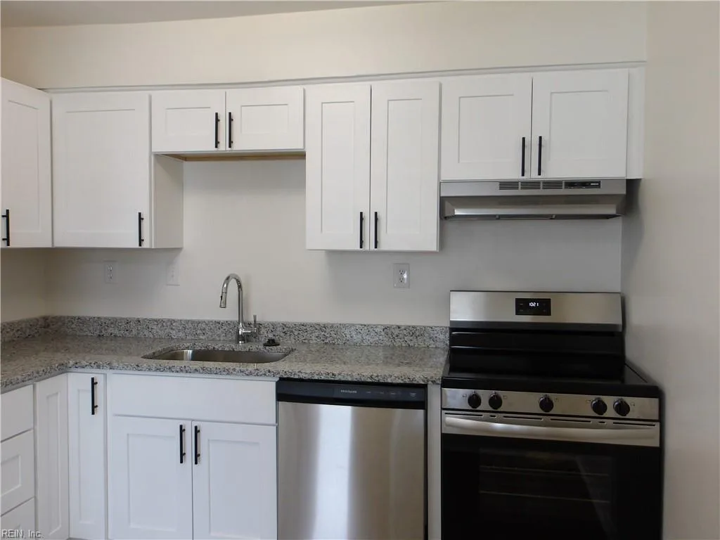 6619 N Stoney PT, NORFOLK VA 23502 - Photo 4