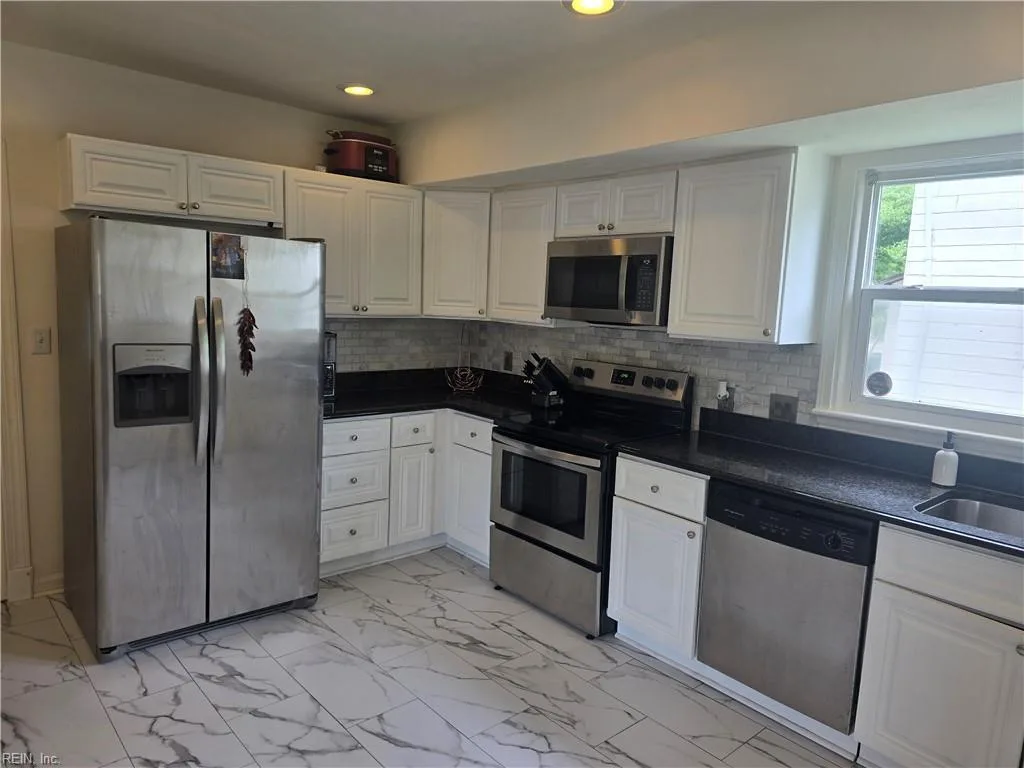 729 Pocahontas PL, HAMPTON VA 23661 - Photo 3