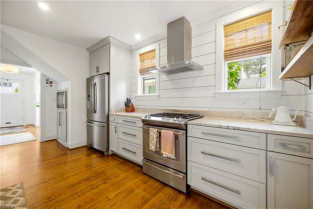 6120 Rolfe AVE, Norfolk — 4 bed Residential, 2,578 sqft