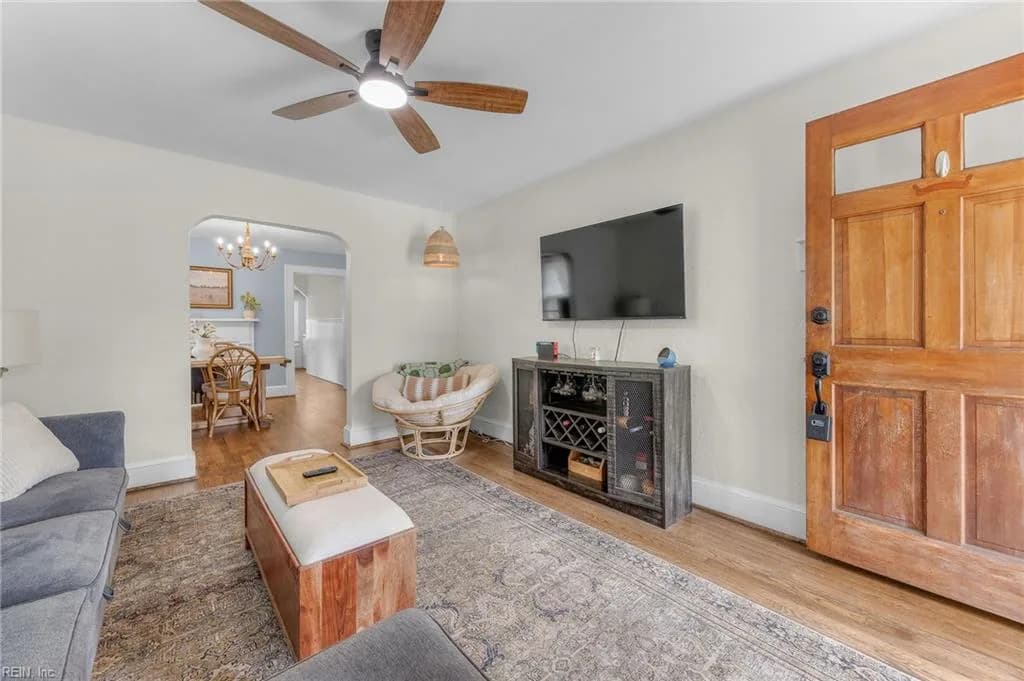 3734 Robin Hood RD, NORFOLK VA 23513 - Photo 5