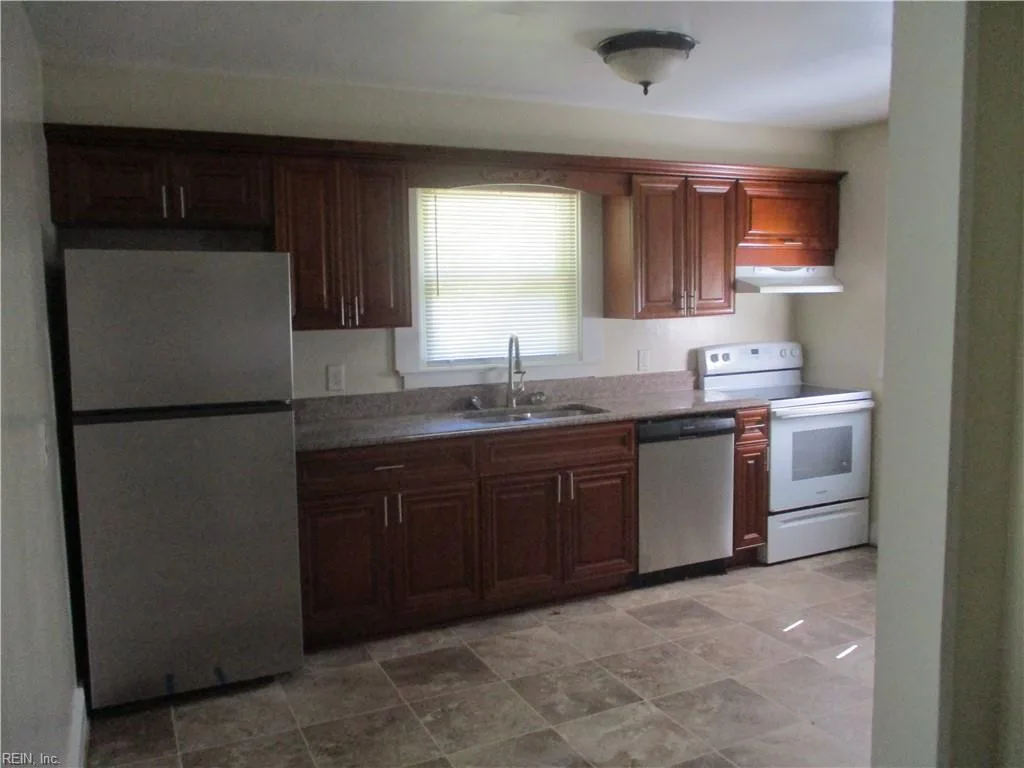 8918 Granby ST, NORFOLK VA 23503 - Photo 5