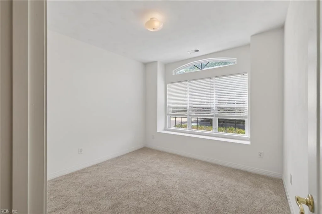 2672 Einstein DR, VIRGINIABEACH VA 23456 - Photo 4