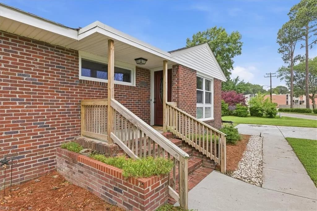 4901 Hatton Point RD, PORTSMOUTH VA 23703 - Photo 3