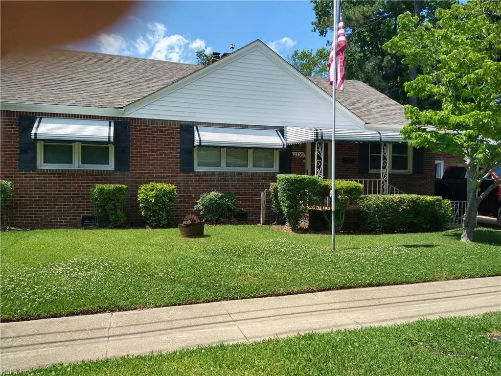 2750 Heutte DR, NORFOLK VA 23518 - Photo 2