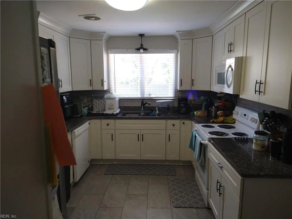 2750 Heutte DR, NORFOLK VA 23518 - Photo 5